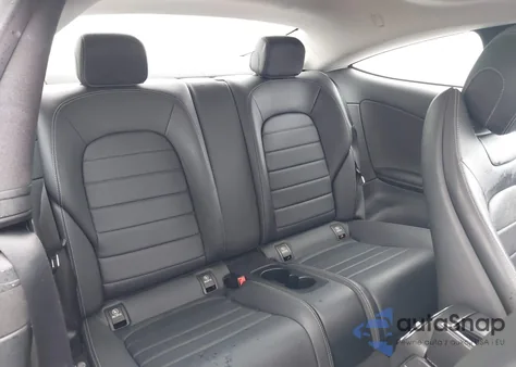 2017 Mercedes-Benz C 300 z USA, uszkodzony, nr VIN WDDWJ4JB7HF585480